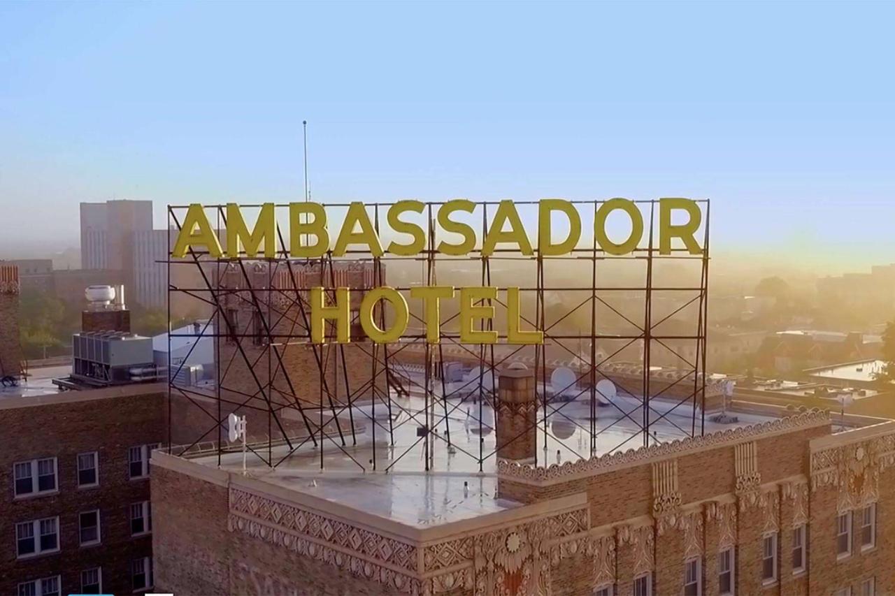Ambassador Hotel Milwaukee, Trademark Collection By Wyndham Экстерьер фото