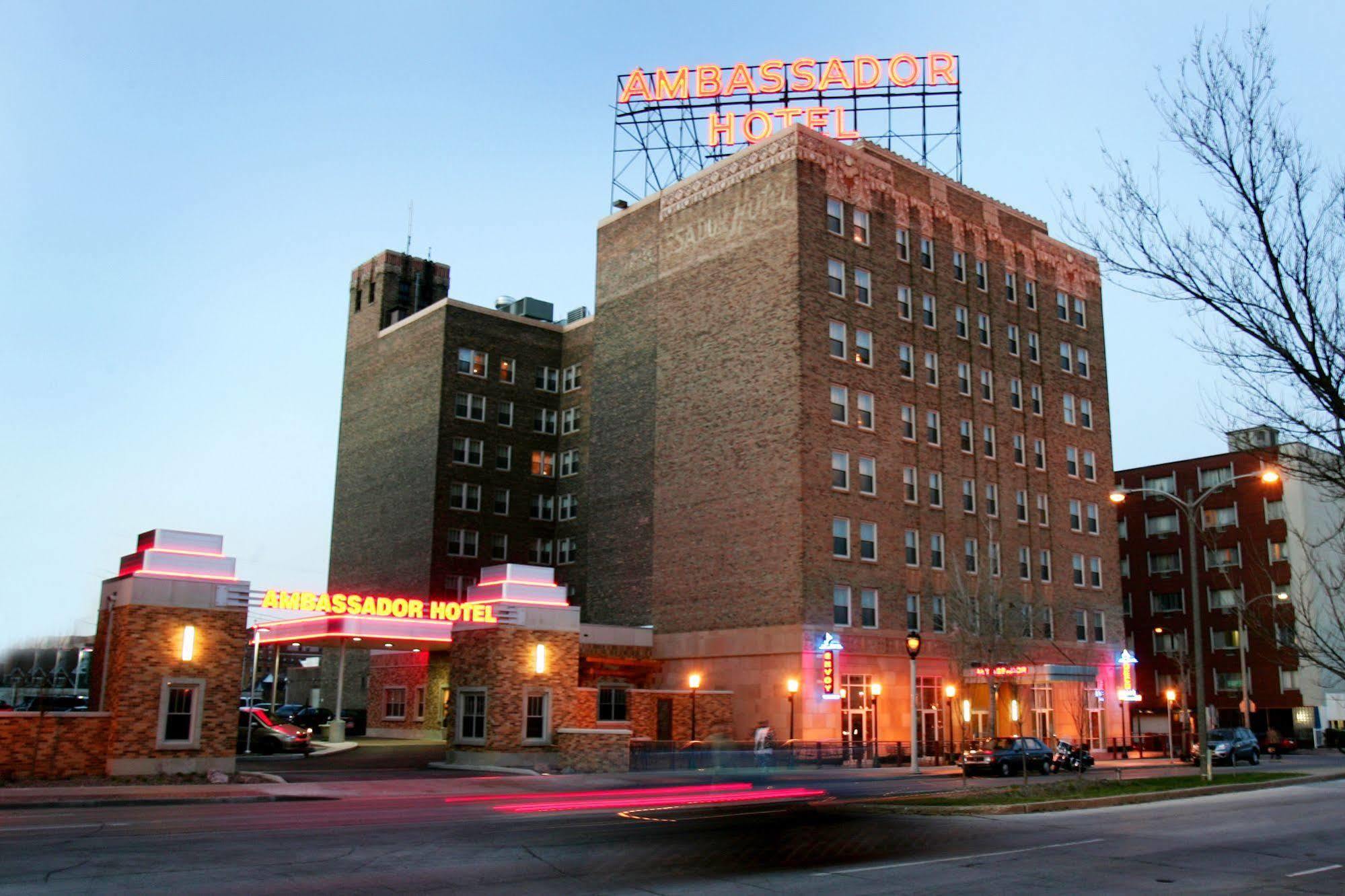 Ambassador Hotel Milwaukee, Trademark Collection By Wyndham Экстерьер фото